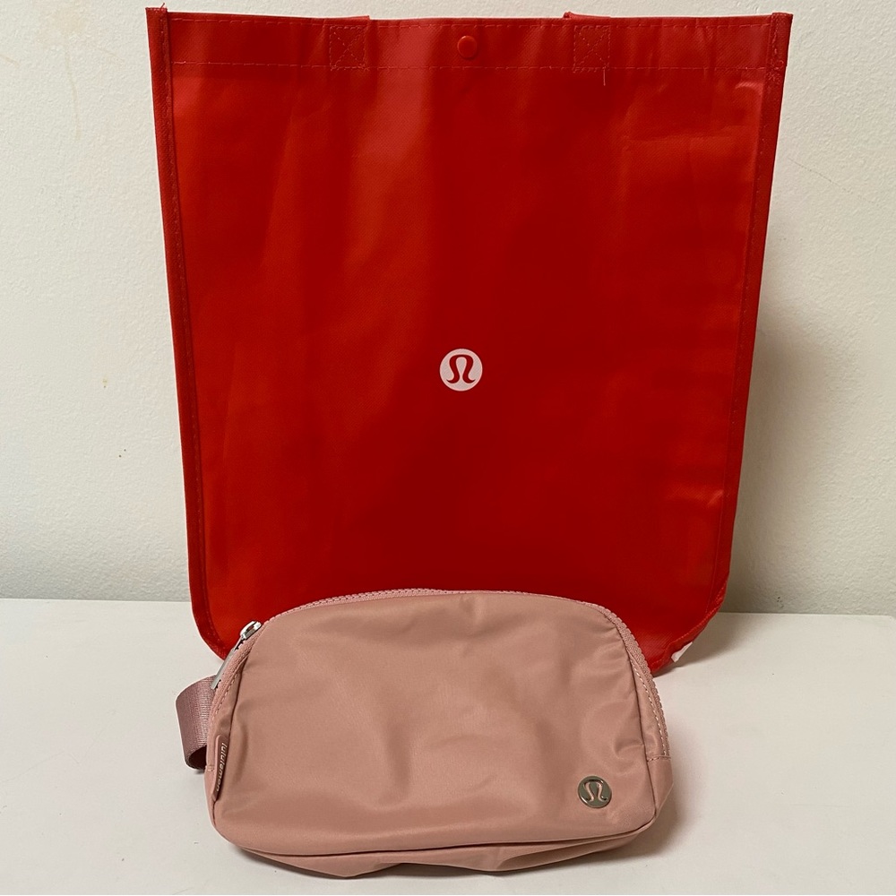 Lululemon Everywhere Belt Bag NWT Pink Pastel - Picture 7 of 13